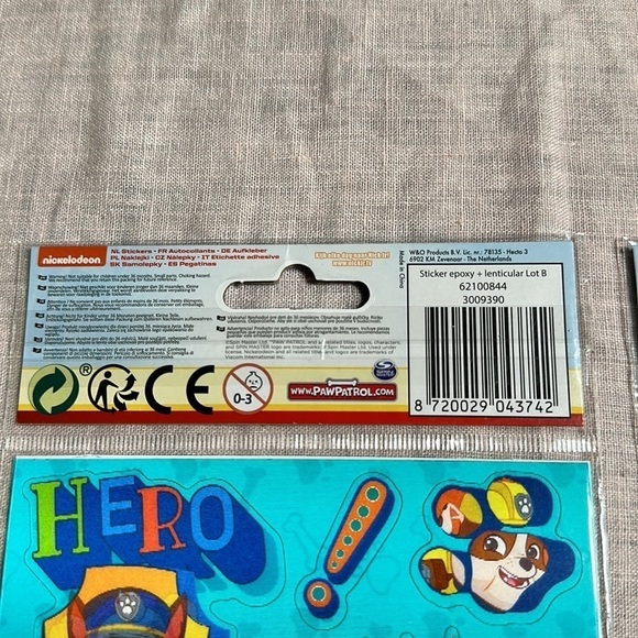 Paw Patrol Hologram Stickers 40 stickers - 2 packets of 20 NEW IN PACKET - Picture 8 of 11